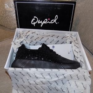 Sz 8 Boutique Black Glitter Sneakers. Brand New